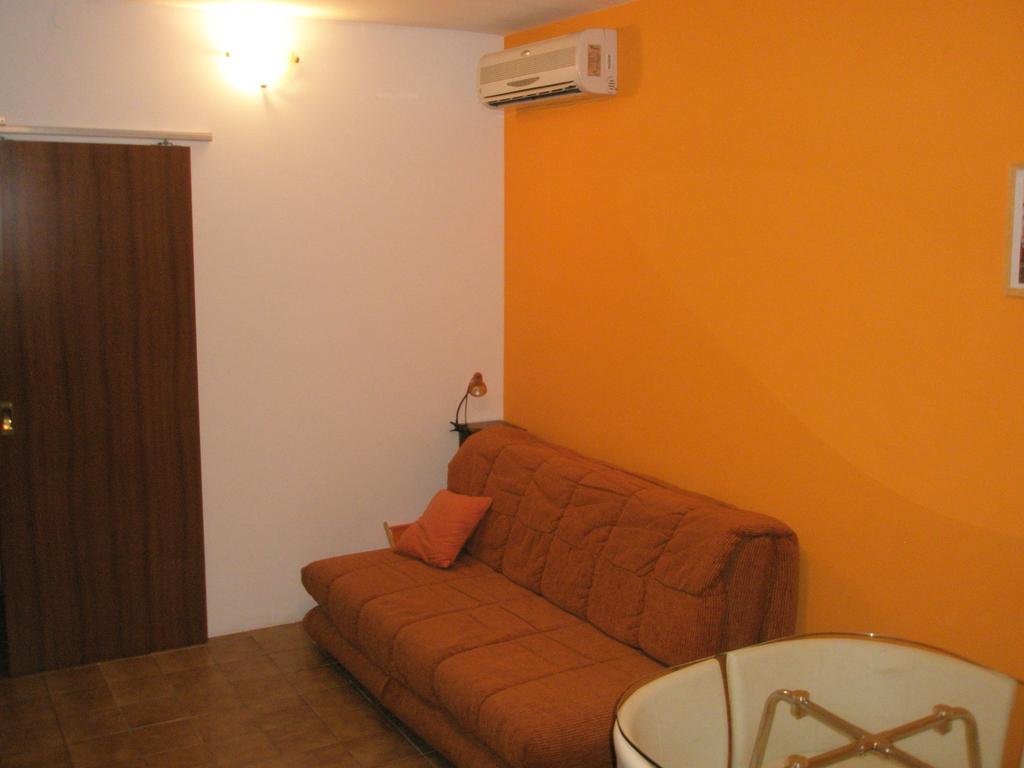 Studio Apartment Jadranko Duga Uvala Krnica Quarto foto